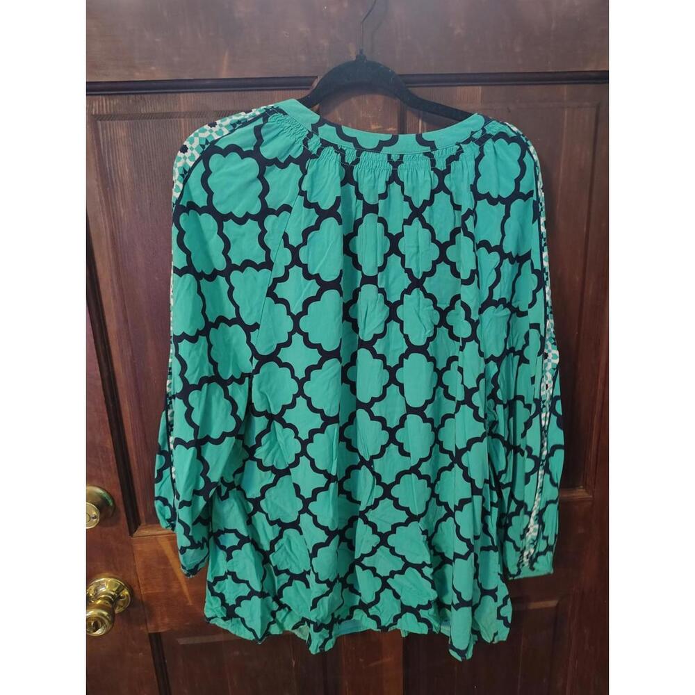 Crown & Ivy trefoil mosaic print blouse features a geometric pattern Size 3x - Picture 4 of 4